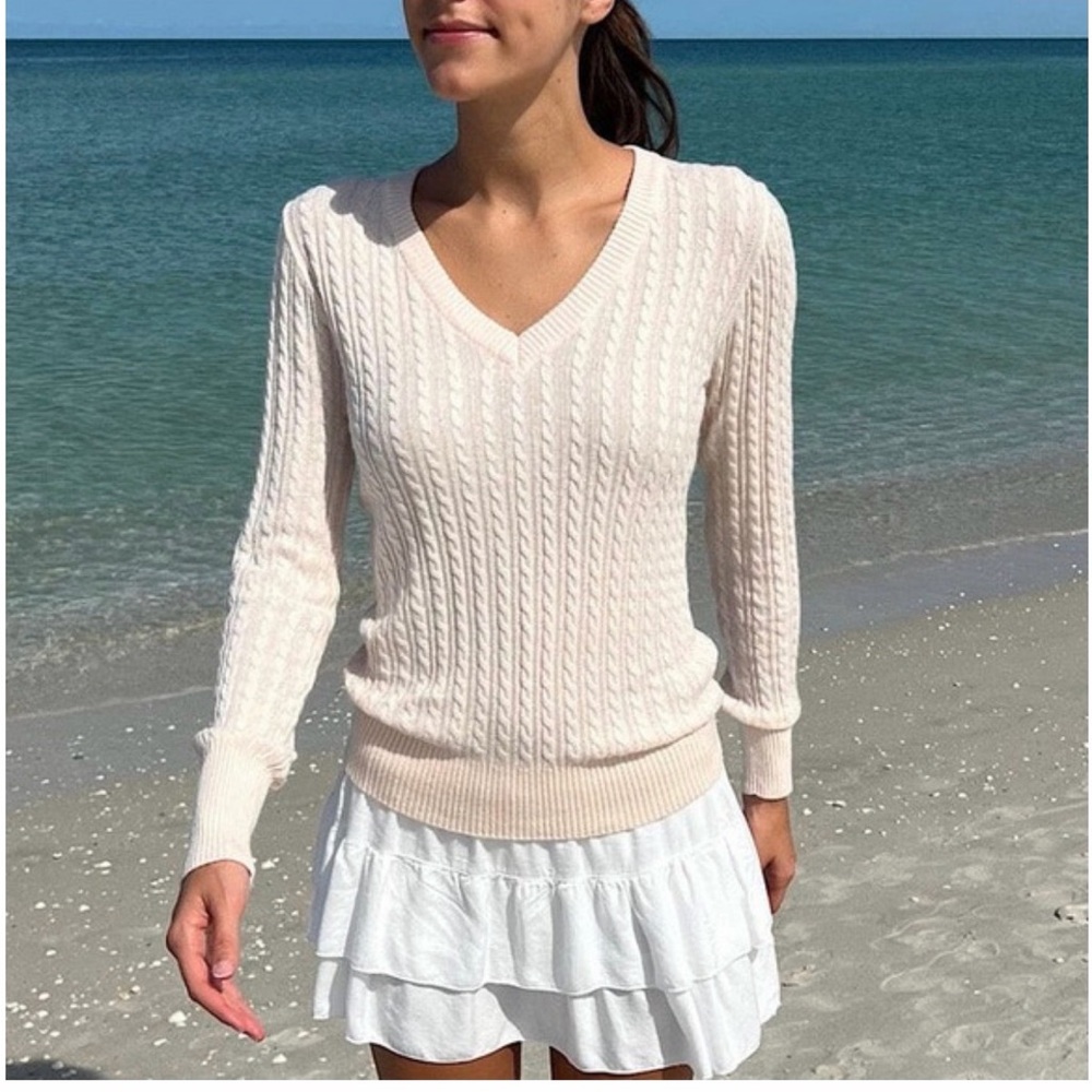 Brandy❤️Melville Soft Cable-Knit V-Neck Sweater in Light Mint Green | Size Small